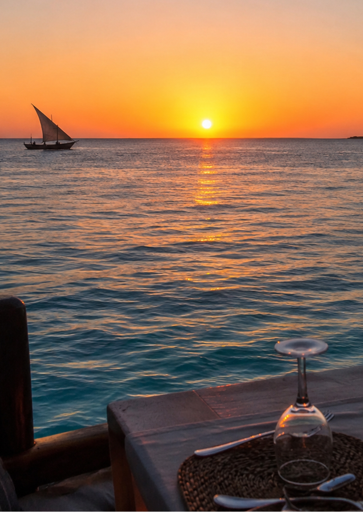Dhow sailing, sandbanks & snorkeling.